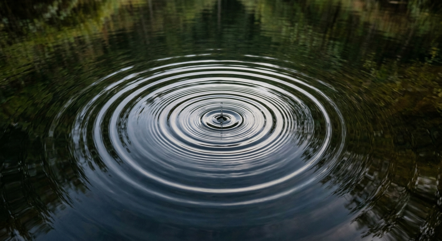 Kreise im Wasser als Symbol für sich wiederholende Muster